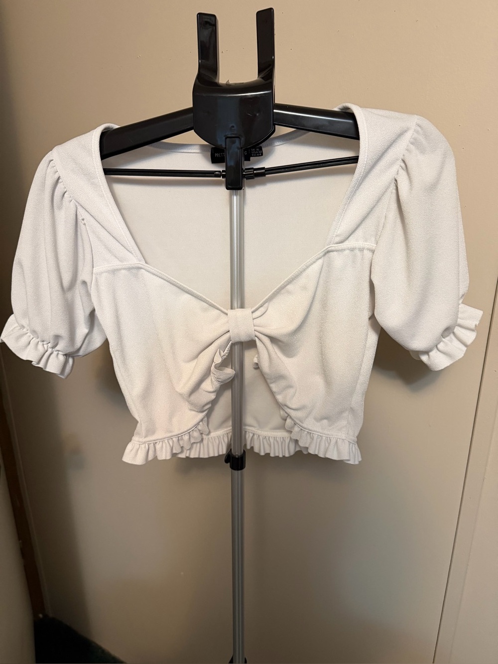 PrettyLittleThing White Sweetheart Puff Sleeve Tie Front Crop Top
